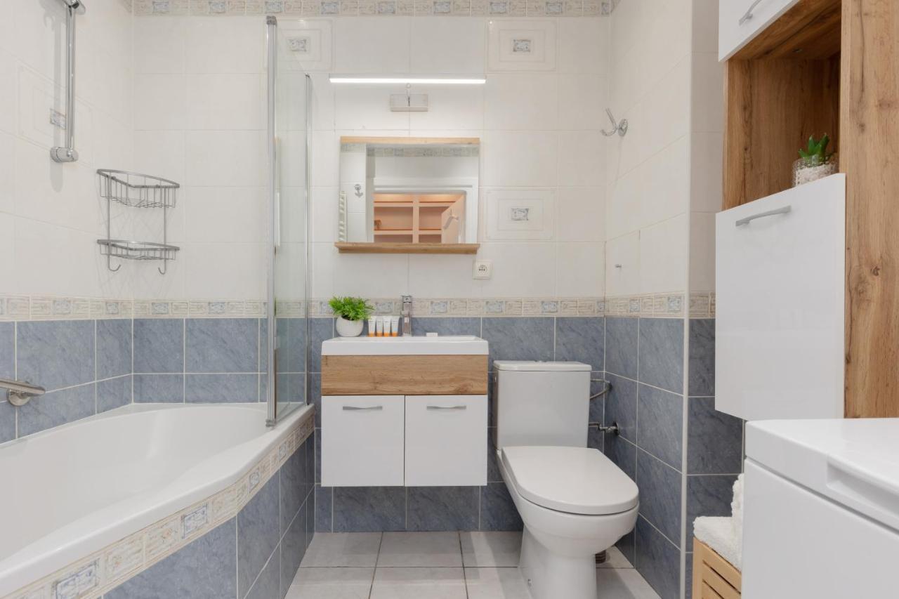 Cozy Apartment With Parking In Warsaw Ursus By Noclegi Renters Eksteriør billede